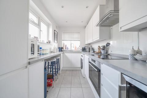 9a Northdown Close, Ruislip, HA4 6JY