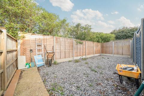 9a Northdown Close, Ruislip, HA4 6JY