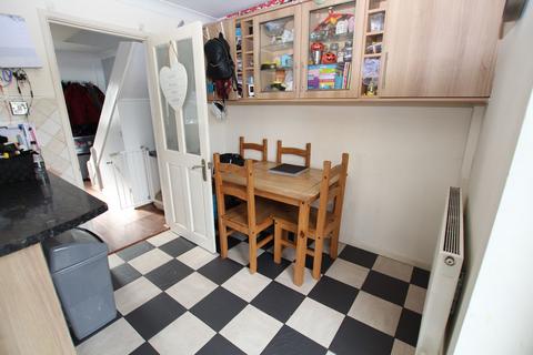 3 bedroom semi-detached house for sale - Lake Walk, Clacton-on-Sea