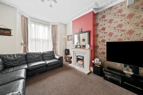 3 bedroom end of terrace house for sale, Clifden Road, London E5