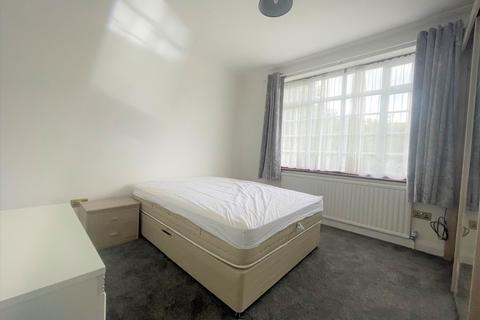 4 bedroom semi-detached house to rent - Ridgeview Road, London N20