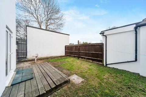 Flat 4, 24 Churchdown, Bromley, BR1 5PT