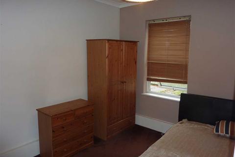 2 bedroom flat for sale, Brettenham Road, London
