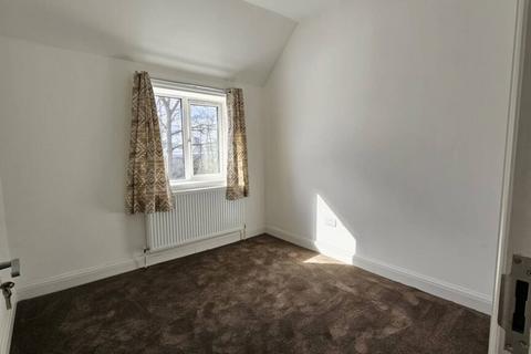 2 bedroom flat to rent, North Circular Road Neasden, London NW10