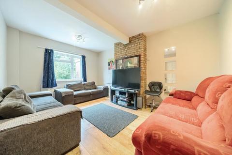 18 Hazel Crescent, Reading, RG2 7ND