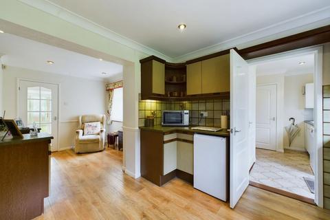 22 Eastern Close, Northampton, NN2 7AU