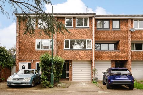 12 Carlisle Close, Kingston Upon Thames, KT2 7AU