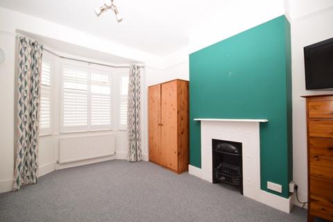 3 bedroom semi-detached house to rent, Kingsdale Road London SE20