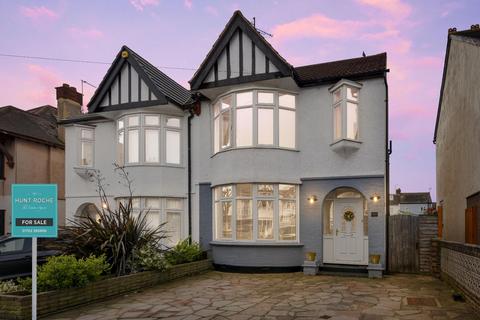 3 bedroom semi-detached house for sale - Kensington Road, Favoured Southchurch Area, Southend-On-Sea, Essex, SS1