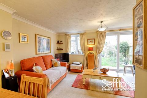 3 bedroom end of terrace house for sale - Mary Chapman Close, NR7