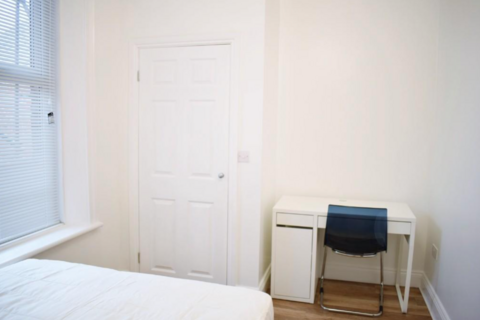 2 bedroom flat to rent, Queens Road, Jesmond NE2