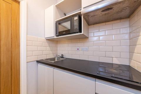 Studio to rent, Woodchurch Road, South Hampstead, London, NW6