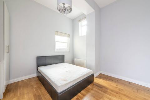 Studio to rent - Woodchurch Road, South Hampstead, London, NW6