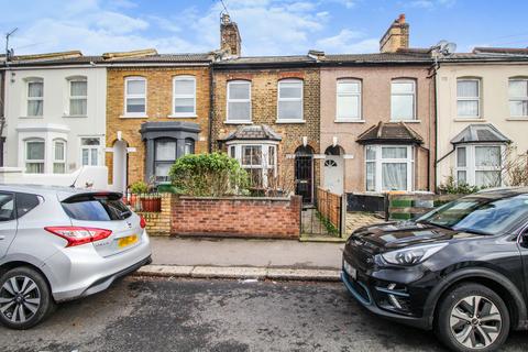 4 bedroom terraced house to rent - Albert Square, Stratford E15