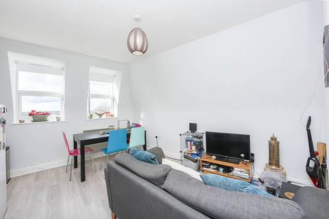 2 bedroom flat to rent, London Road, Tooting, London, SW17