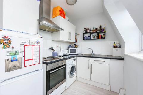 2 bedroom flat to rent, London Road, Tooting, London, SW17