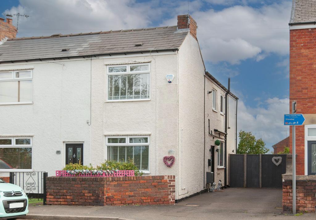 Brimington, Chesterfield S43 2 bed semidetached house for sale £180,000