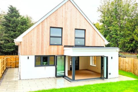 4 bedroom detached house for sale, Main Road, Westfield, East Sussex, TN35