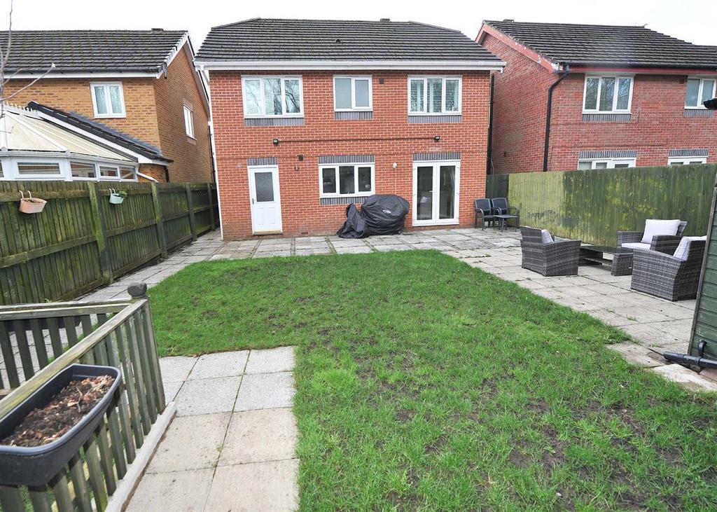 105 Dean Road Cadishead M44 5AJ 4 bed detached house for sale £365,000