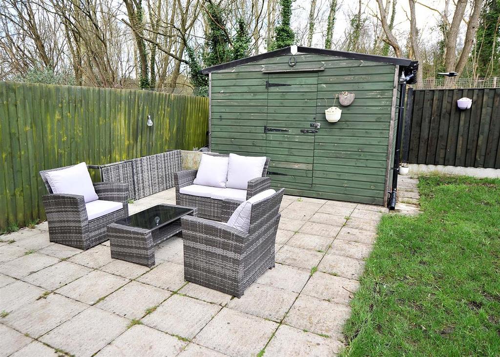 105 Dean Road Cadishead M44 5AJ 4 bed detached house for sale £365,000