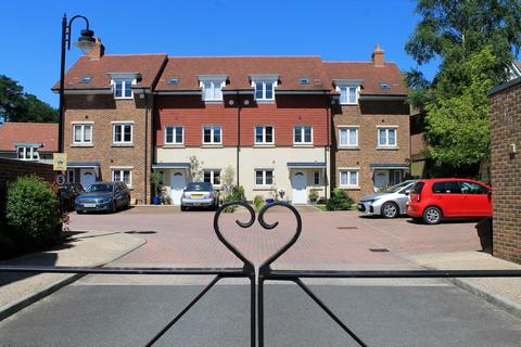 4 bedroom townhouse for sale - Hunters Place, Hindhead