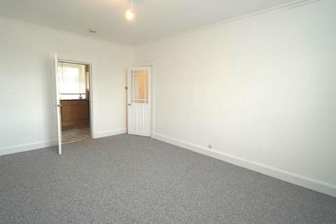 2 bedroom flat to rent - Cornhaddock Street, Greenock PA15