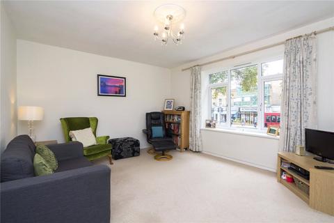 9 Priory Close, London, E18 2QT