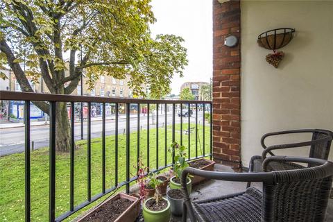 9 Priory Close, London, E18 2QT