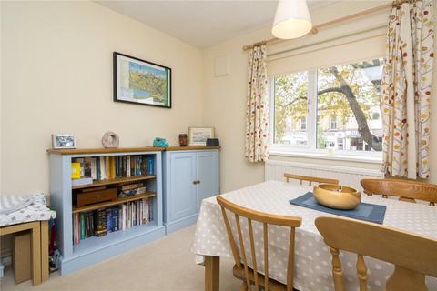 9 Priory Close, London, E18 2QT
