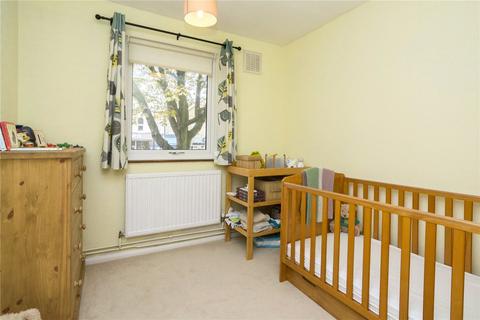9 Priory Close, London, E18 2QT