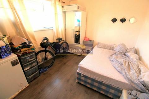 2 bedroom flat for sale - Uxbridge UB10
