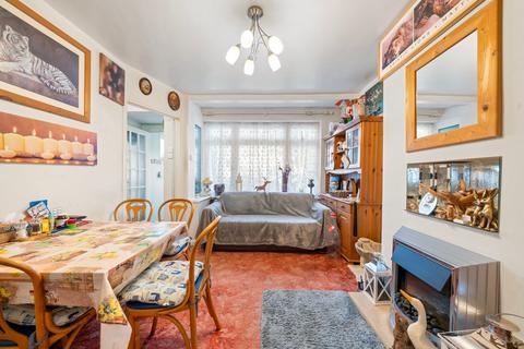 2 bedroom terraced house for sale - Cranford Avenue, Staines-Upon-Thames, TW19