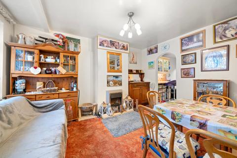 2 bedroom terraced house for sale - Cranford Avenue, Staines-Upon-Thames, TW19