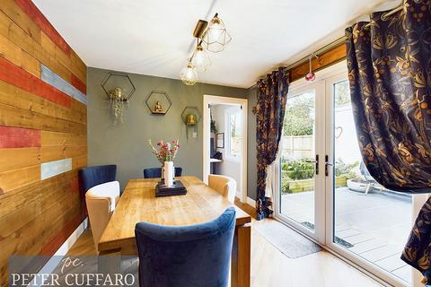 24 The Maples, Harlow, CM19 4QY