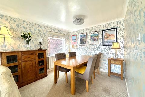 2 bedroom bungalow for sale - Friston Avenue, Eastbourne, East Sussex, BN22