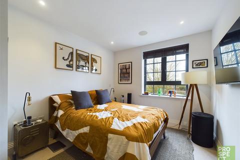 2 bedroom apartment to rent - Glen Island, Taplow, Maidenhead, Berkshire, SL6