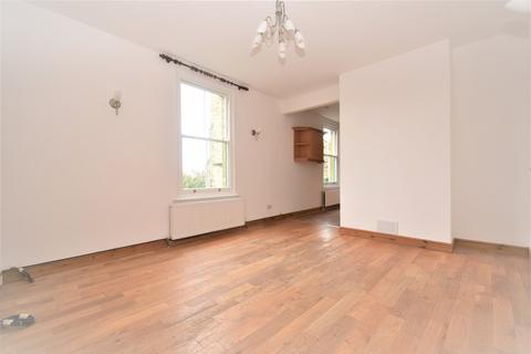 3 bedroom apartment to rent, High Street, Whitstable CT5