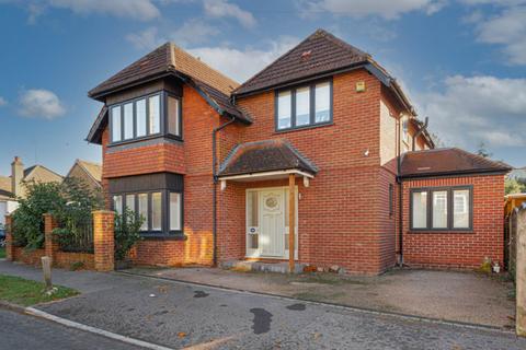 4 bedroom detached house to rent, Rosebery Road, Epsom