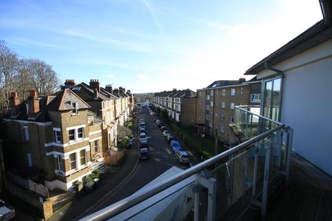 3 bedroom flat for sale, Wemyss Road, London SE3