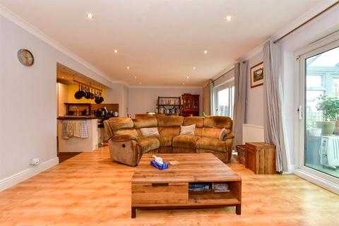 Glencairn Green Lane, Whitfield, Dover, CT16 3ER