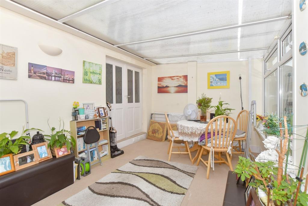 Vine Close, Ramsgate, Kent 2 bed semidetached bungalow for sale £230,000