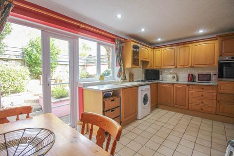 2 bedroom detached house for sale, Shrubbery Avenue-Beautifully Presented