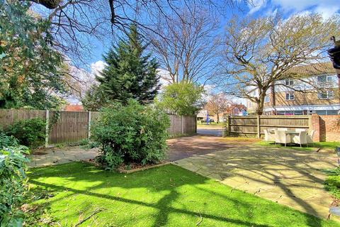 2 bedroom bungalow for sale, Pyrford, Surrey GU22