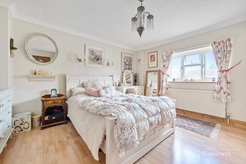 13 Cedar Close, Bagshot, GU19 5AB