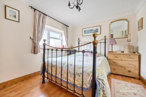 13 Cedar Close, Bagshot, GU19 5AB