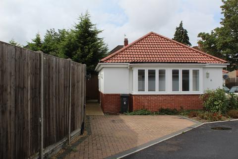1 bedroom detached bungalow to rent - Stourmeadow Close, Bournemouth BH10
