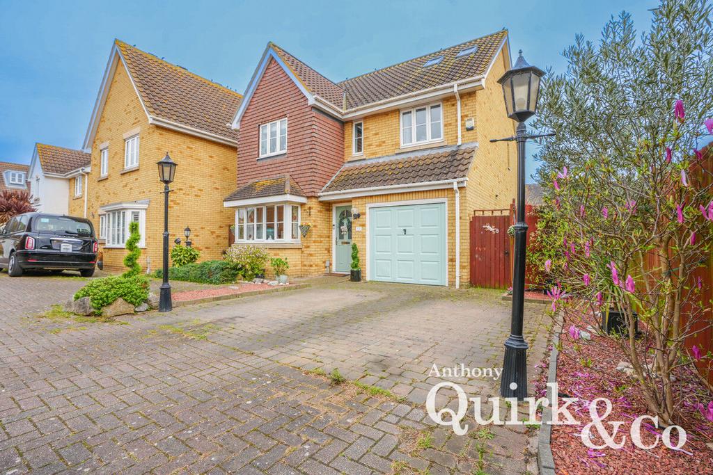 Jasmine Close, Canvey Island, SS8 5 bed detached house £450,000