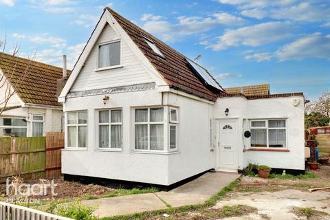 3 bedroom detached bungalow for sale, Broadway, Clacton-On-Sea