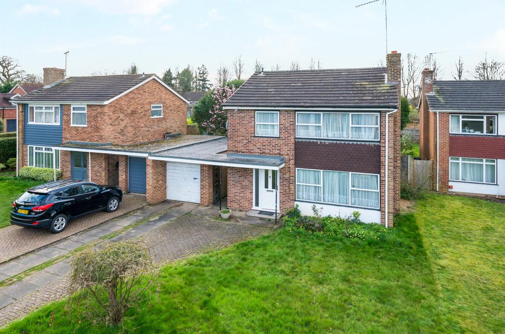 Godalming, Surrey GU7 3 bed link detached house for sale £700,000