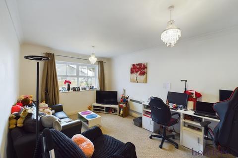 2 bedroom apartment for sale, International Way, Sunbury-On-Thames, Surrey, TW16